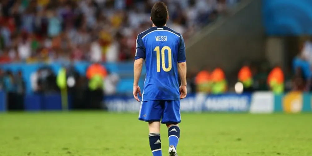 Imagem ilustrativa da imagem Fifa premia vice-campeão Messi como melhor jogador do Mundial