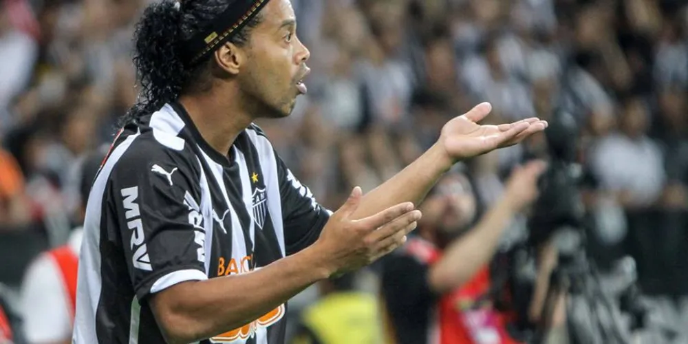 Imagem ilustrativa da imagem Ronaldinho Gaúcho anuncia saída do Atlético-MG