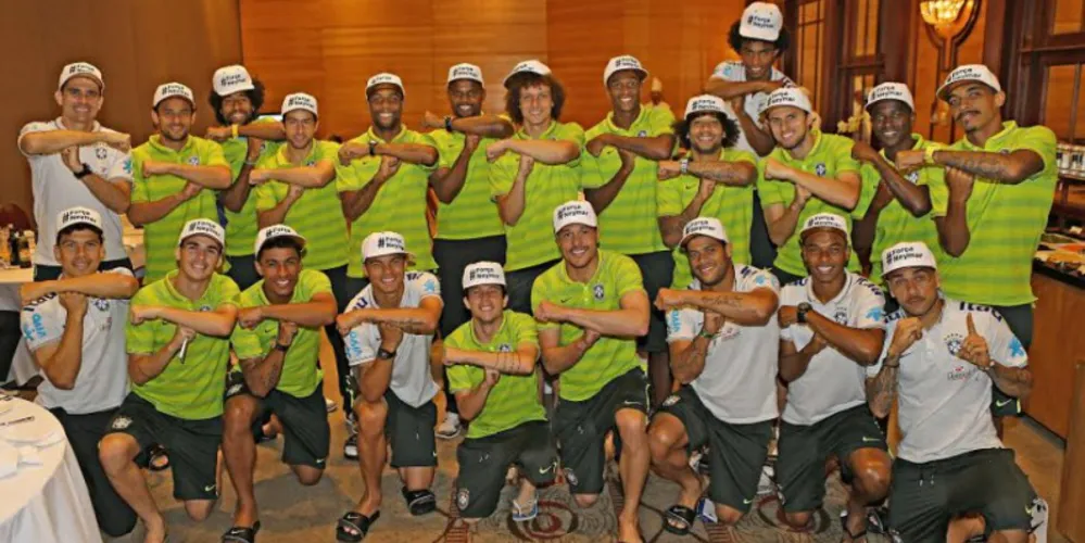 Imagem ilustrativa da imagem Seleção homenageia Neymar com foto antes da semi