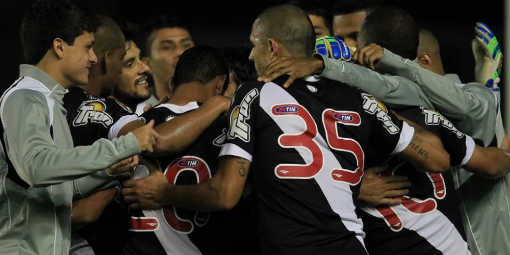 Imagem ilustrativa da imagem Vasco bate Ponte Preta e avança na Copa do Brasil