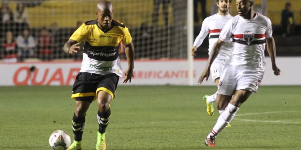 Imagem ilustrativa da imagem Criciúma vence São Paulo e sai na frente na Sul-Americana