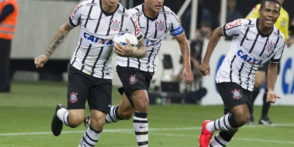 Imagem ilustrativa da imagem Corinthians goleia por 5 a 2 e volta ao 3º lugar