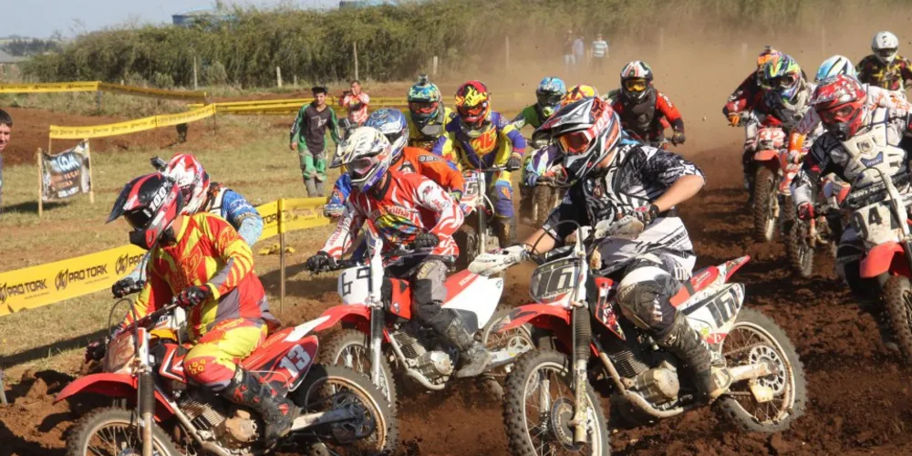 Imagem ilustrativa da imagem Velocross reuniu três mil pessoas em Castro 