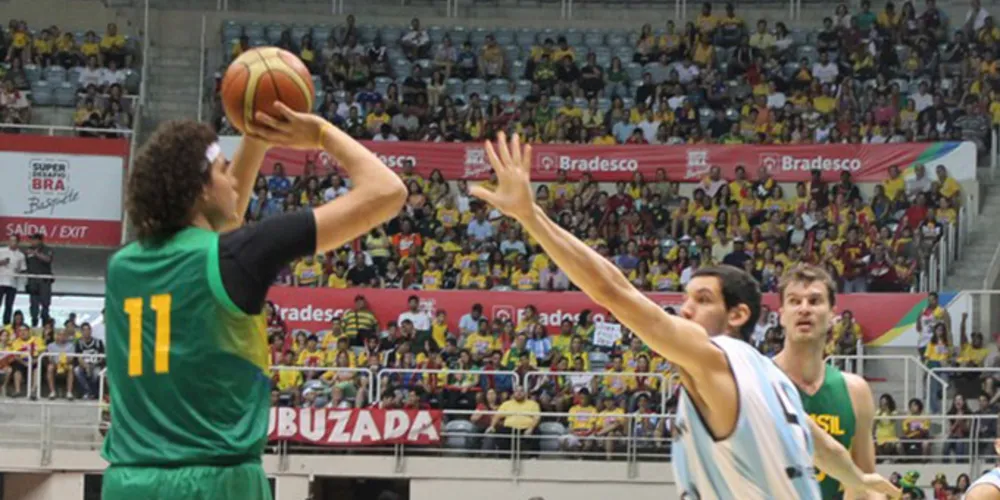 Imagem ilustrativa da imagem Com atletas da NBA, Brasil vence teste contra Argentina