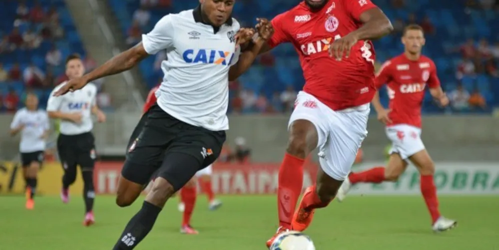 Imagem ilustrativa da imagem Atlético-PR perde por 3 a 0 e se complica na Copa do Brasil