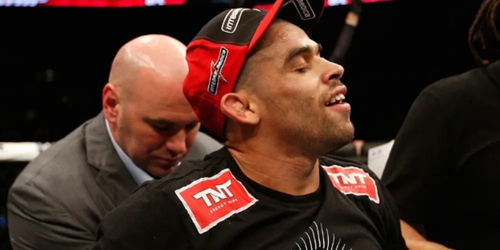 Imagem ilustrativa da imagem Renan Barão passa mal e não disputa cinturão no UFC 177