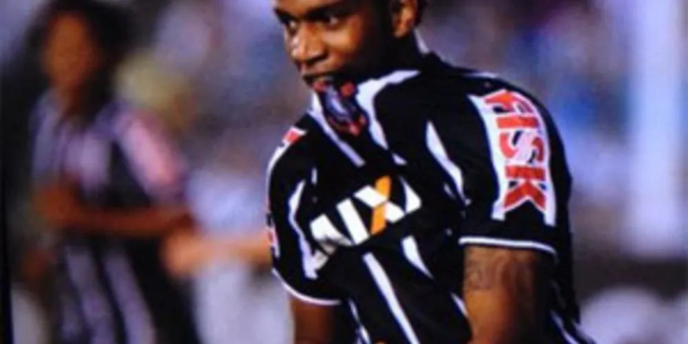 Imagem ilustrativa da imagem Corinthians vence Santos por 1 a 0 na volta de Robinho