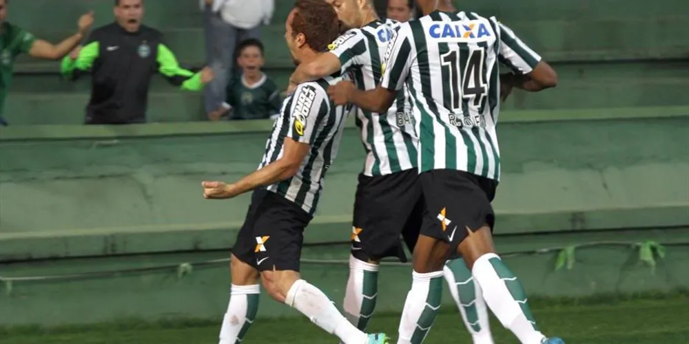 Imagem ilustrativa da imagem Coritiba vence Paysandu por 2 a 0 e encaminha vaga
