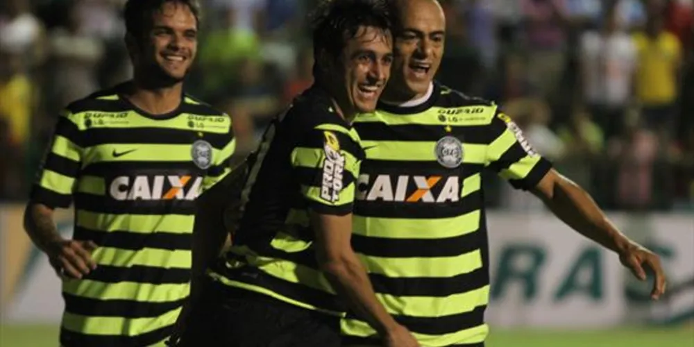 Imagem ilustrativa da imagem Coritiba perde para Paysandu, mas fica com a vaga