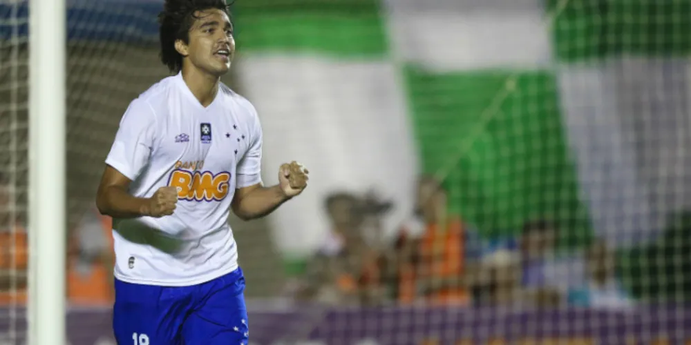 Imagem ilustrativa da imagem Cruzeiro vence Goiás e abre 7 pontos de vantagem