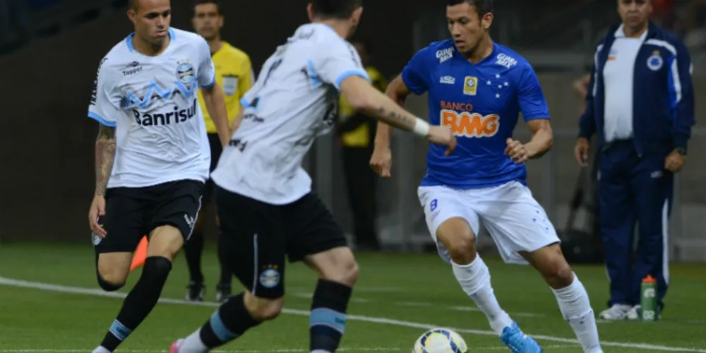 Imagem ilustrativa da imagem Felipão volta ao Mineirão e vê Cruzeiro abrir 5 pontos