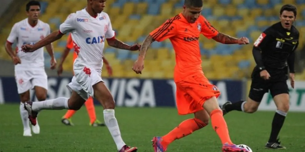 Imagem ilustrativa da imagem Fluminense leva 4 no 2º tempo e está fora da Copa do Brasil
