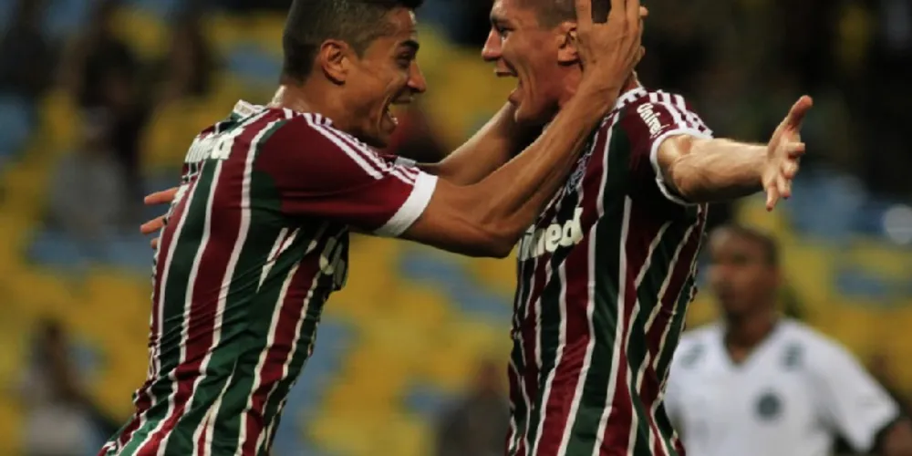 Imagem ilustrativa da imagem Fluminense tem goleiro expulso, mas vence na Sul-Americana