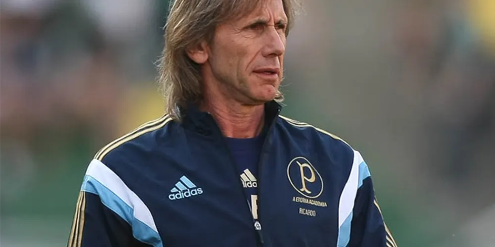 Imagem ilustrativa da imagem Presidente do Palmeiras visita treino do clube