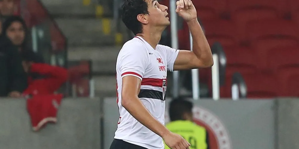 Imagem ilustrativa da imagem São Paulo vence o Inter e entra no G-4 do Brasileiro