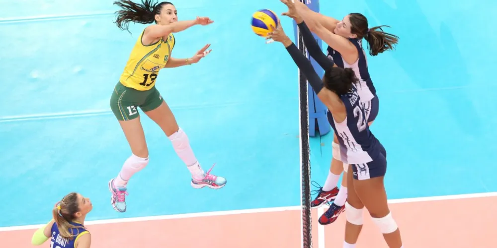 Imagem ilustrativa da imagem De virada, Brasil vence EUA e garante vaga na fase final