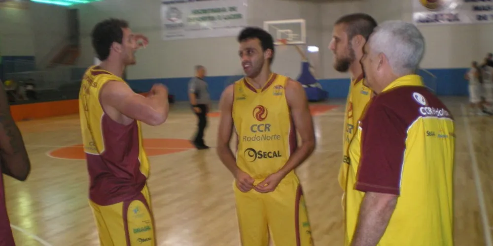 Imagem ilustrativa da imagem Basquete masculino disputa vaga na final dos JAPs