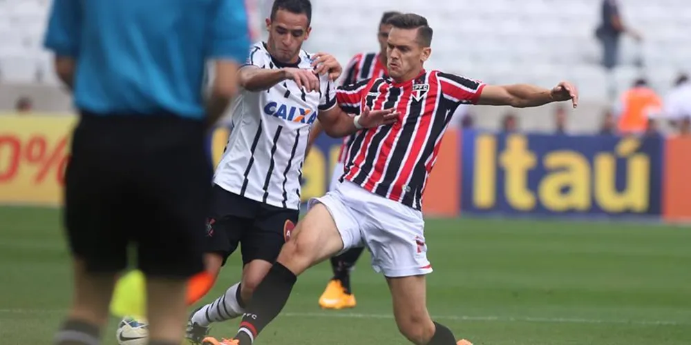 Imagem ilustrativa da imagem Em jogo com pênaltis e expulsões, Corinthians vence o São Paulo