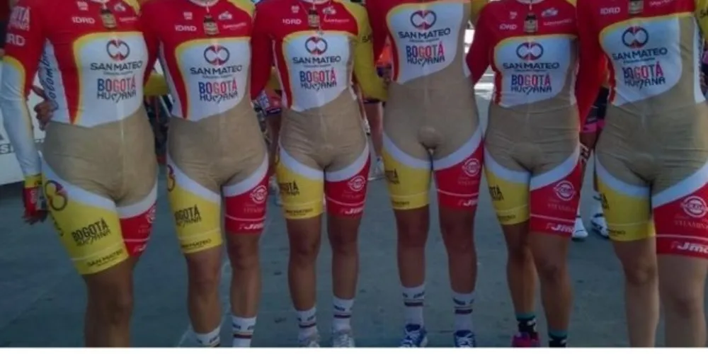 Imagem ilustrativa da imagem Federação investiga uniforme polêmico de ciclistas: 'é inaceitável'