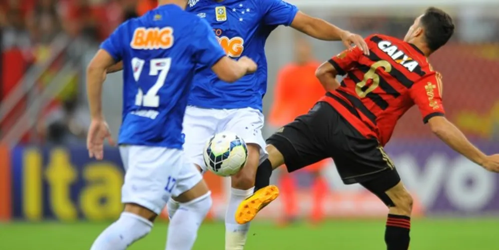 Imagem ilustrativa da imagem Cruzeiro empata com Sport e se mantem na liderança do Brasileirão