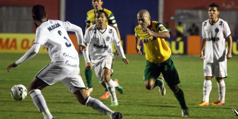 Imagem ilustrativa da imagem Coritiba vence em casa e deixa zona de rebaixamento