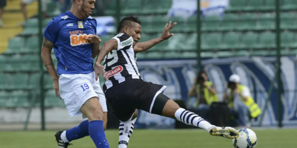 Imagem ilustrativa da imagem Cruzeiro cede empate nos acréscimos e perde a chance de abrir vantagem