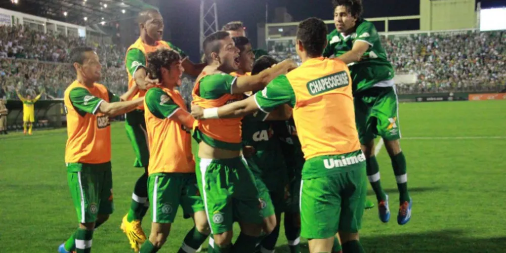 Imagem ilustrativa da imagem Em noite histórica, Chapecoense faz 5 a 0 no Internacional