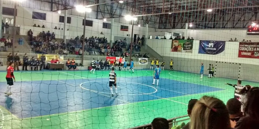 Imagem ilustrativa da imagem Caramuru Futsal goleia o Matelândia 