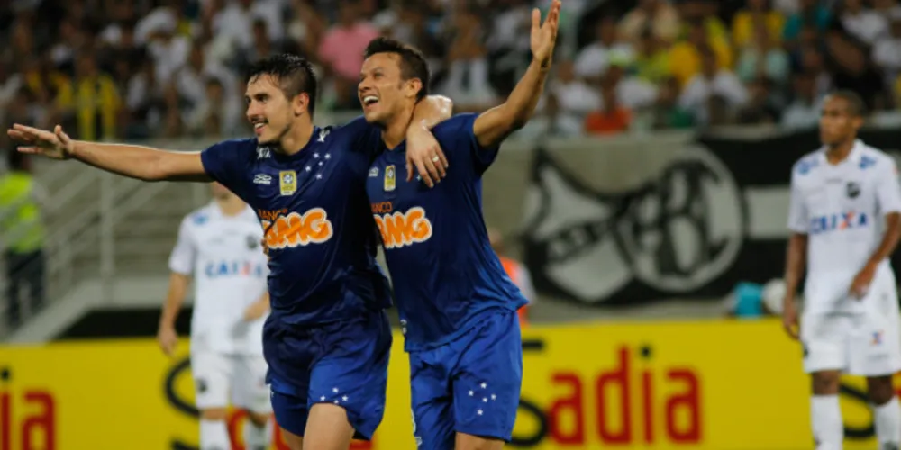 Imagem ilustrativa da imagem Cruzeiro tropeça contra o ABC, mas avança à semifinal