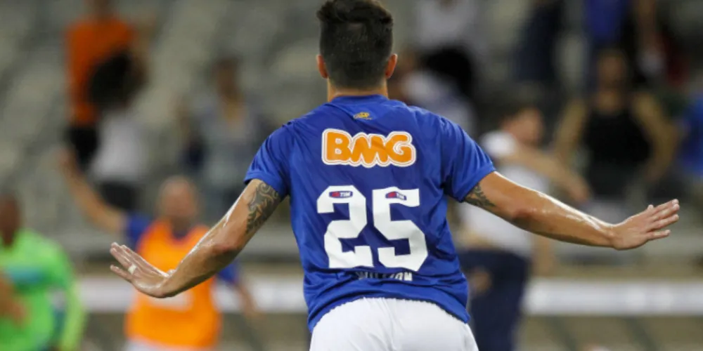 Imagem ilustrativa da imagem Cruzeiro vence Santos e abre caminho rumo à final