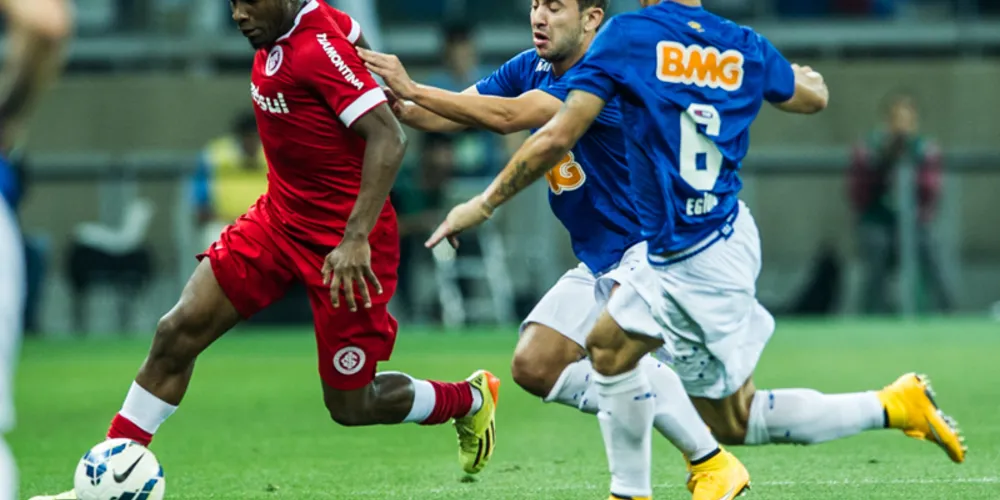 Imagem ilustrativa da imagem Cruzeiro vence o Internacional e segue isolado na liderança