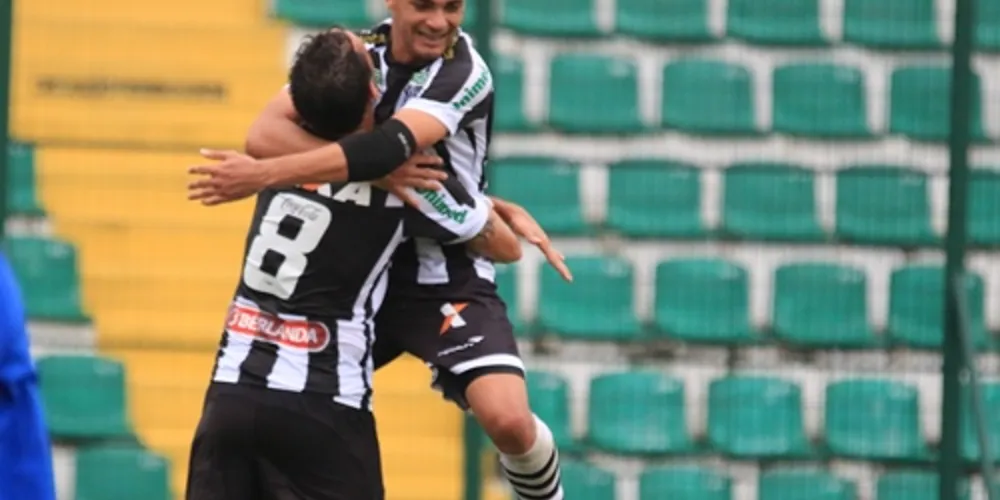 Imagem ilustrativa da imagem Figueirense goleia o lanterna Coritiba em Florianópolis