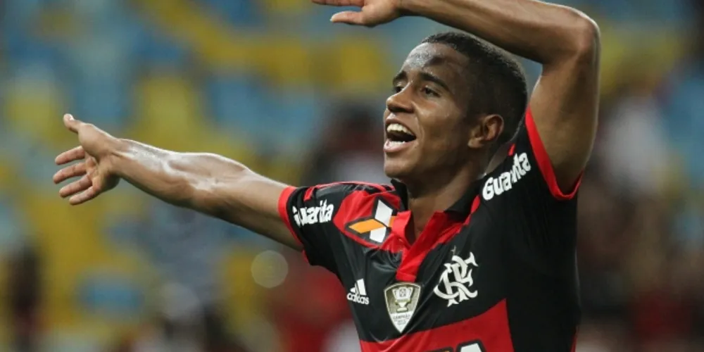 Imagem ilustrativa da imagem Flamengo vence e tira Internacional do G4