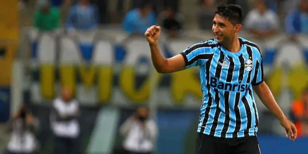 Imagem ilustrativa da imagem Grêmio goleia rival Inter e entra no G-4