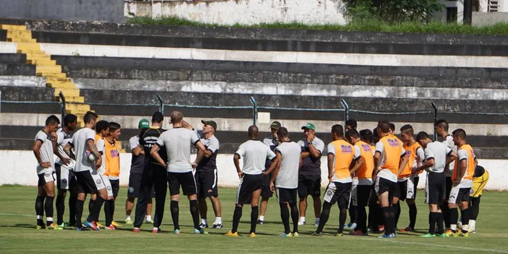 Imagem ilustrativa da imagem Germano recebe o primeiro treino coletivo do ano