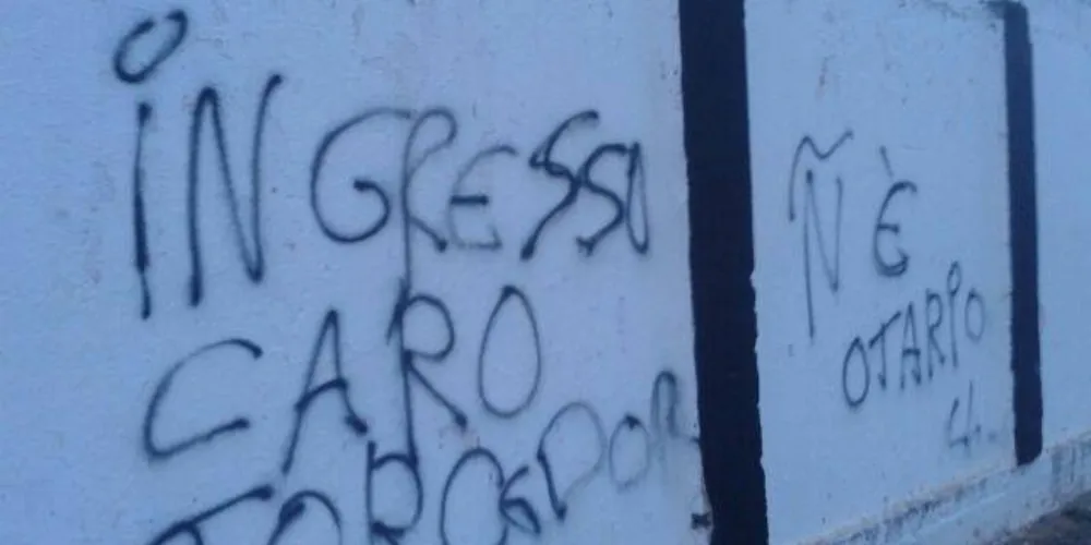 Imagem ilustrativa da imagem Muro do Germano Krüger amanhece pichado com protestos