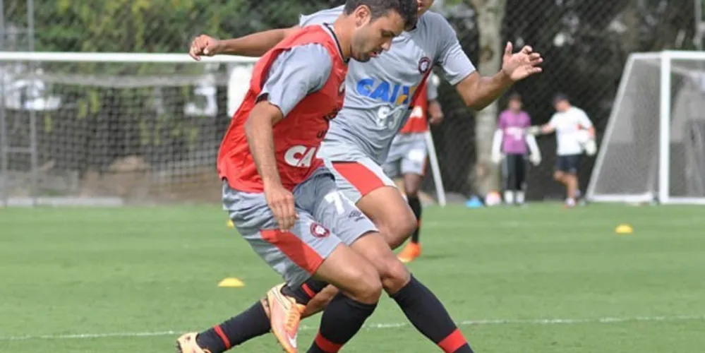 Imagem ilustrativa da imagem Atlético-PR faz penúltimo treino antes de estreia no Paranaense