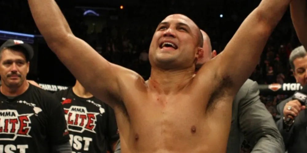 Imagem ilustrativa da imagem Ex-campeão do UFC é preso após briga em quarto de hotel