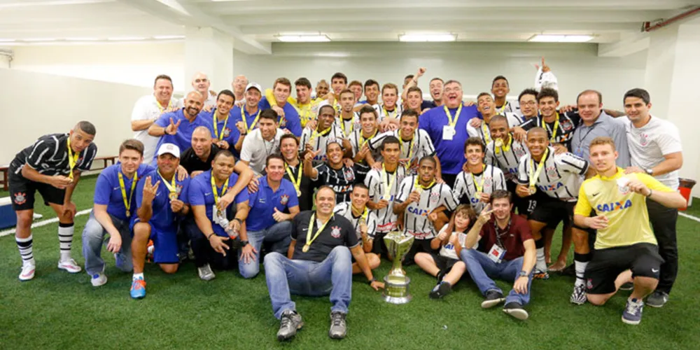 Imagem ilustrativa da imagem Corinthians supera Botafogo-SP e ganha nono título da Copinha