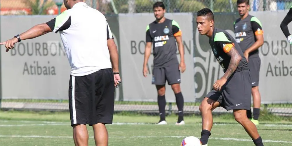 Imagem ilustrativa da imagem Marquinhos Santos esboça time titular do Coritiba
