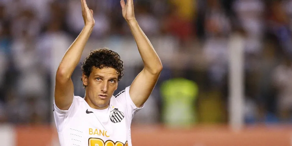 Imagem ilustrativa da imagem Pelo Twitter, Elano confirma terceira passagem pelo Santos