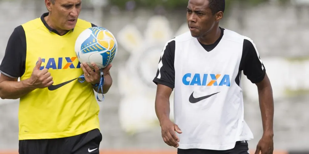 Imagem ilustrativa da imagem Elias garante foco e diz aceitar pressão no Corinthians