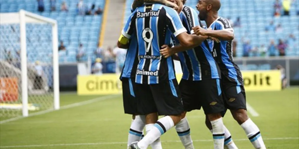 Imagem ilustrativa da imagem Com dois de Barcos, Grêmio vence no Gaúcho