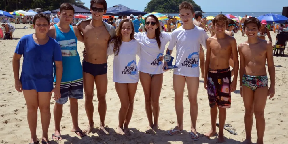 Imagem ilustrativa da imagem Nadadores ponta-grossenses brilham nas travessias do litoral
