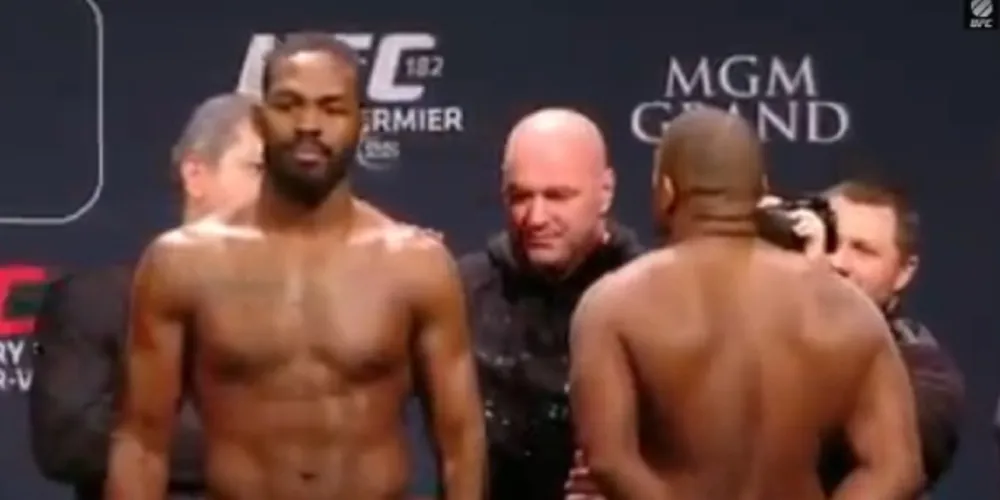 Imagem ilustrativa da imagem Jones e Cormier evitam encarada em pesagem do UFC 182