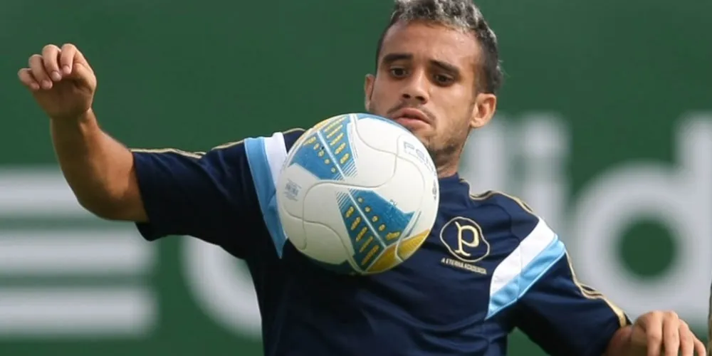 Imagem ilustrativa da imagem Palmeiras faz coletivo com Robinho e Maicon Leite no time titular