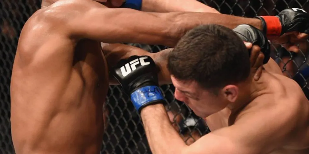 Imagem ilustrativa da imagem Anderson Silva retorna ao octógono com vitória e muito choro