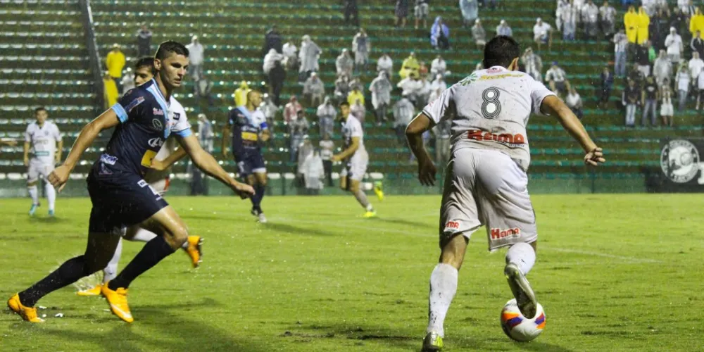 Imagem ilustrativa da imagem Operário bate o Foz por 2 a 0 e vence a primeira no Estadual