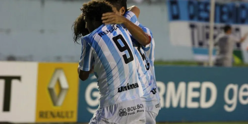 Imagem ilustrativa da imagem Londrina vence Maringá, continua 100% e lidera Paranaense
