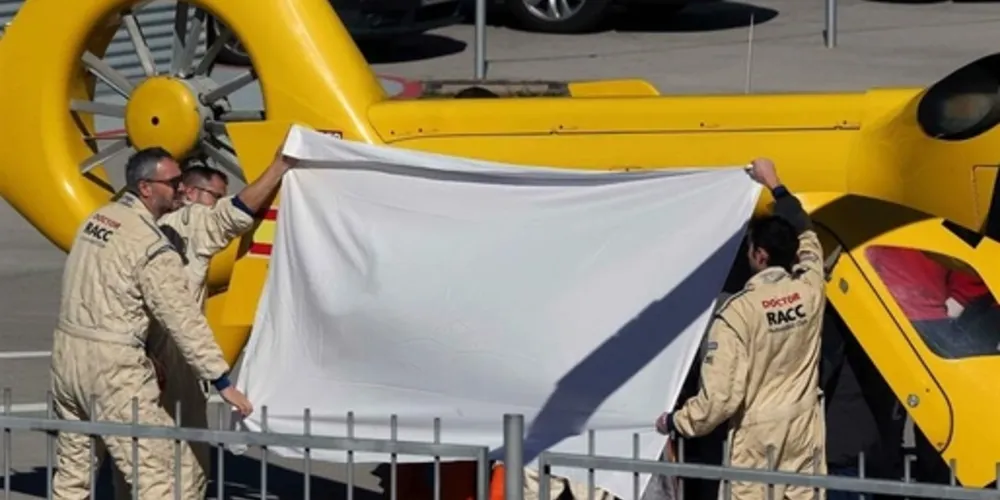 Imagem ilustrativa da imagem Alonso bate forte em Barcelona e é levado a hospital de helicóptero